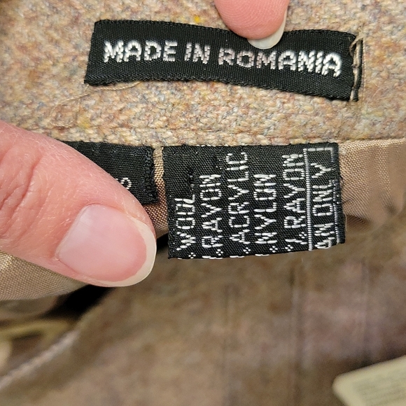 Vintage P.B.D. International Wool blend skirt with pleated front in Khacki - Picture 11 of 12